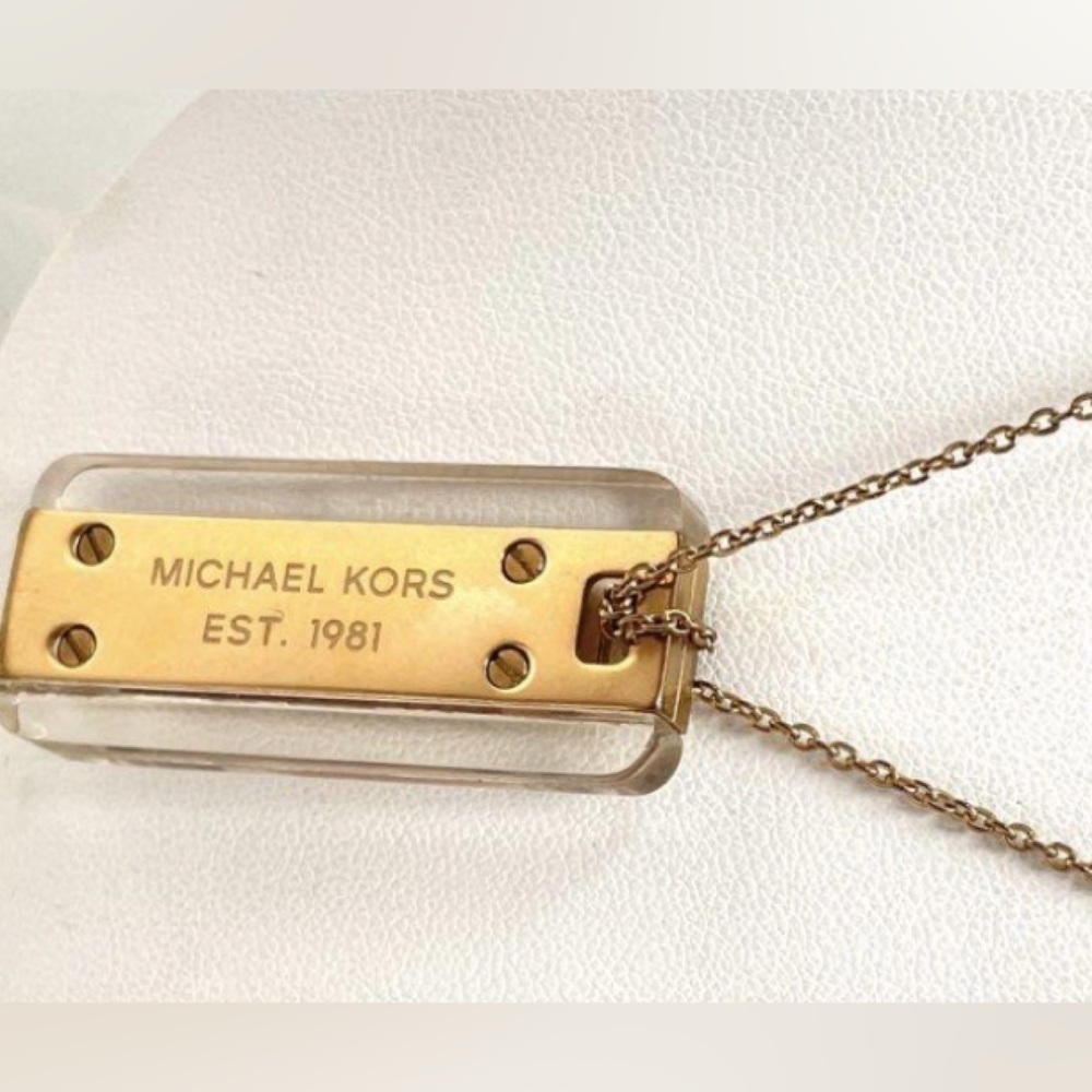 Michael Kors acetate logo plaque necklace - Picture 2 of 5